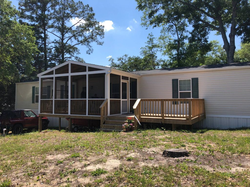 The customer wanted an outdoor space that could be used in all weather and escape bugs.