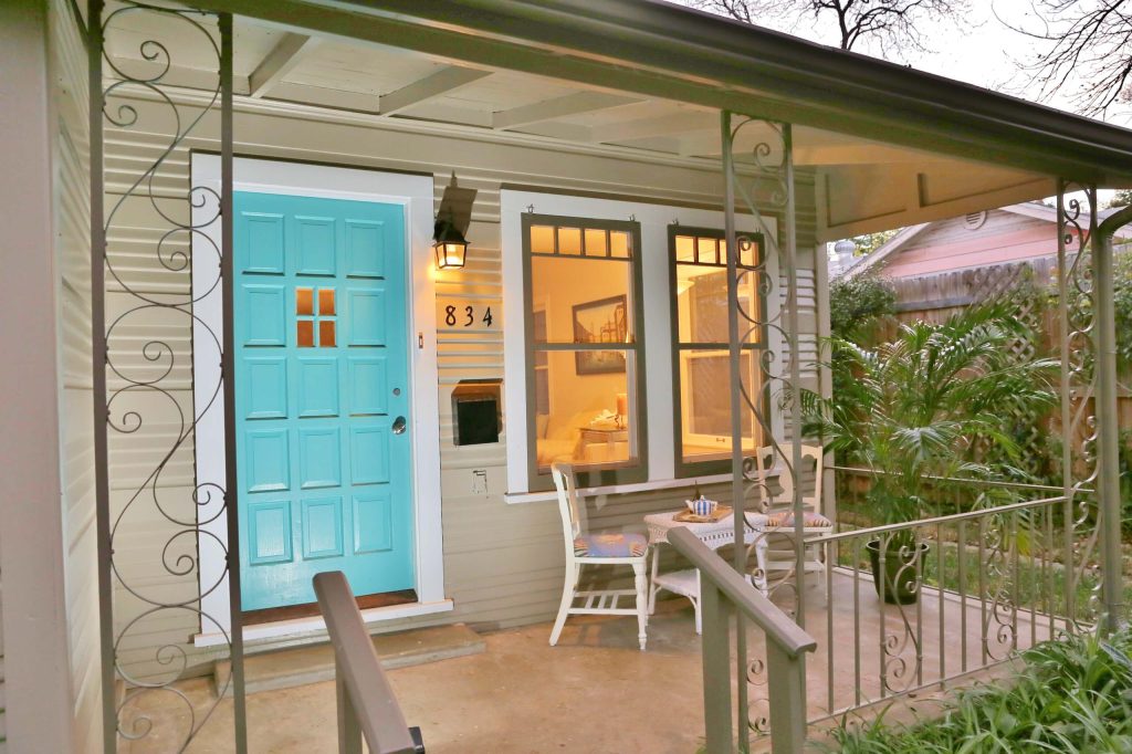 This house is for sale: Historic River Road in San Antonio, TX, at Brackenridge Park. Restoration and updated it has 2500 sq feet; but still has it's 1920's cottage charm. 4/5 bedrooms, 2.5 baths. Call 423-56RIVER by jassingers | Outdoor Photos | Porch | Landscaping | Landscape Design | Outdoor Living Space | Porch Design Ideas | Outdoor Living Space Ideas | Backyard Design