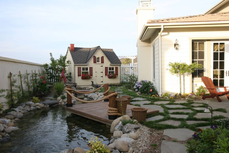 This is an example of a mid-sized traditional partial sun backyard stone landscaping in Los Angeles.