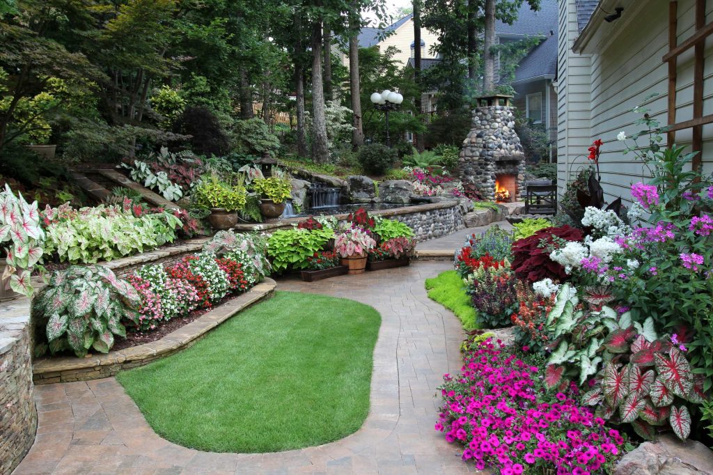 This is an example of a traditional backyard brick landscaping in Atlanta.