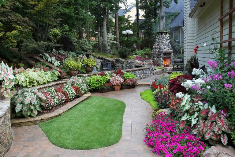 This is an example of a traditional backyard brick landscaping in Atlanta.