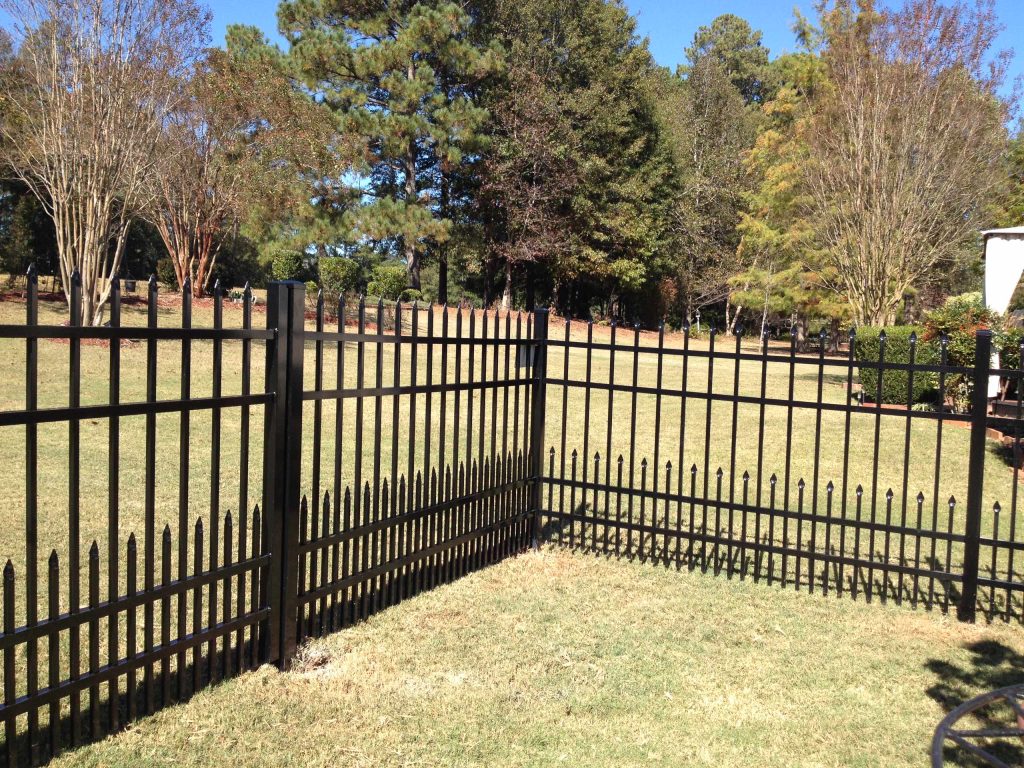 This is an example of a traditional full sun backyard landscaping in Atlanta.