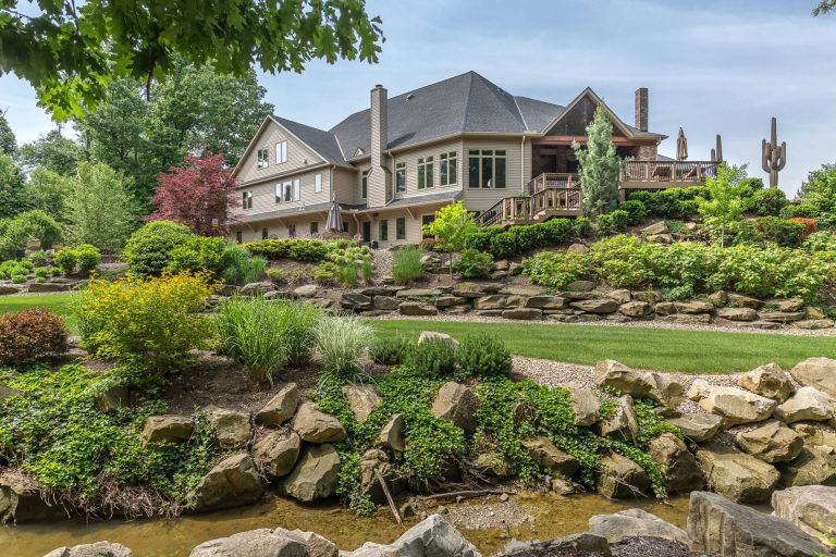 This is an example of a transitional backyard landscaping in Cleveland.