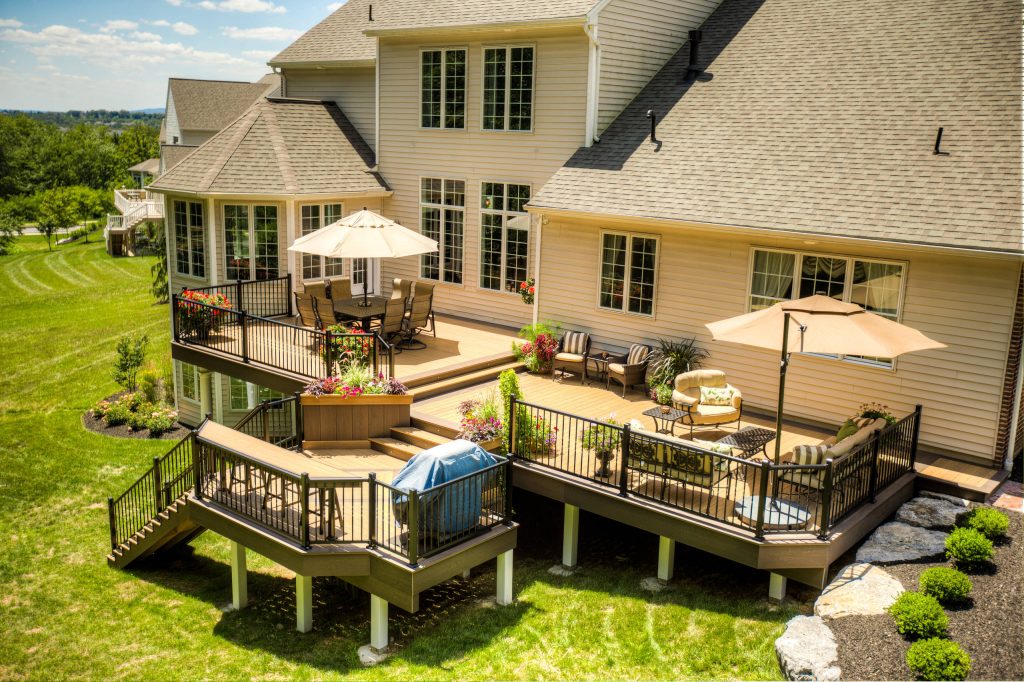 This vinyl deck features three levels for entertaining. It also includes aluminum railing with turned spindles.