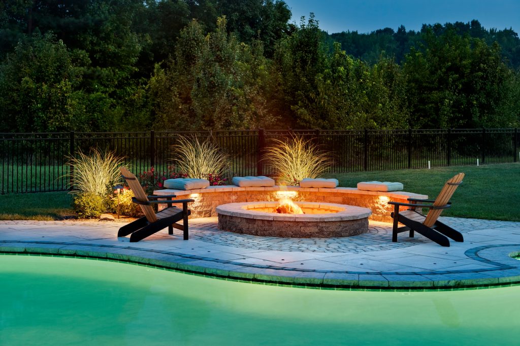 Traditional Style Fire Feature - Custom fire pit using Techo-Bloc's Mini-Creta wall & Portofino cap.