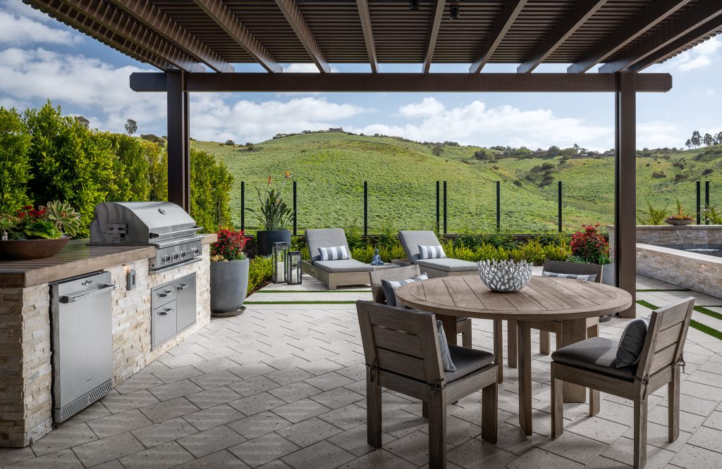 Transitional patio kitchen photo in Los Angeles with a pergola