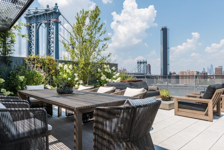 Trendy deck photo in New York
