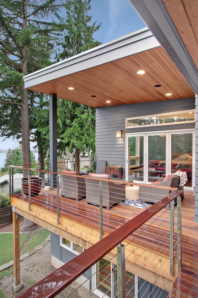 Trendy deck photo in Seattle