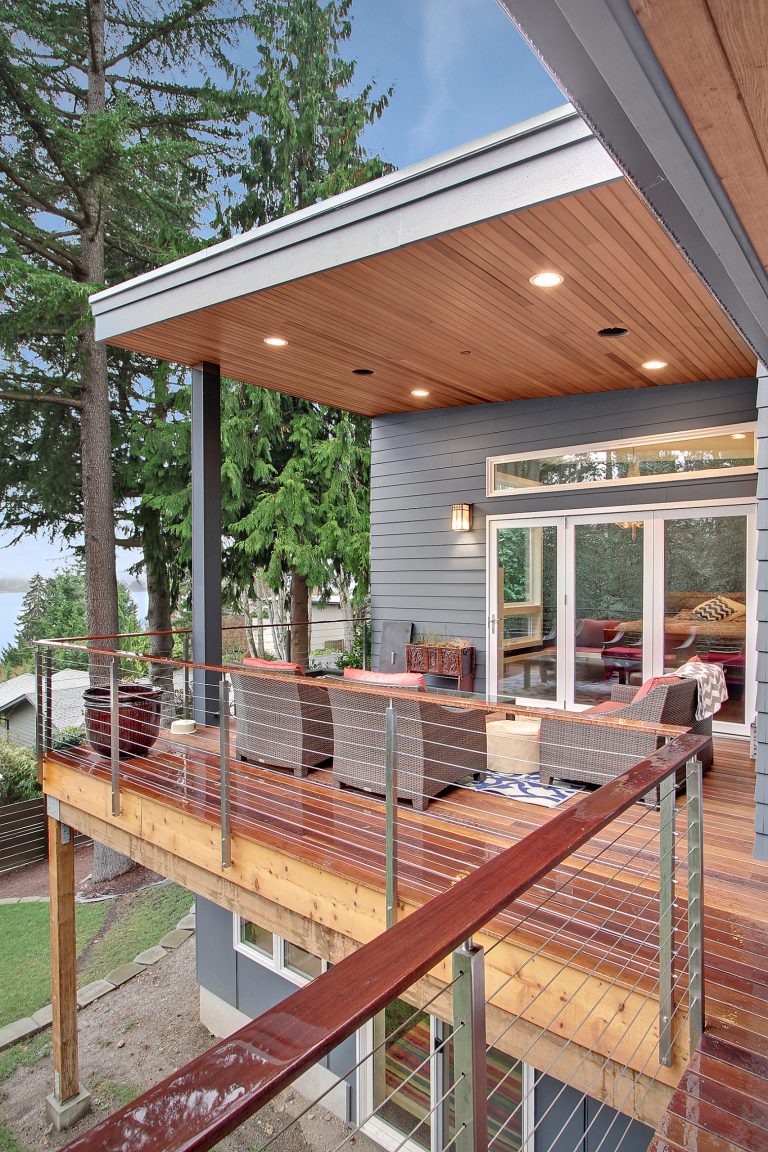 Trendy deck photo in Seattle