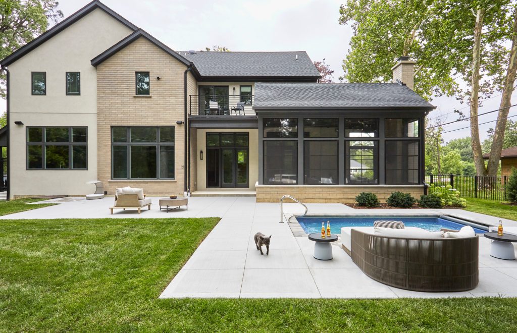 Trendy pool photo in Chicago