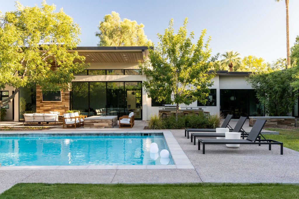 Trendy pool photo in Phoenix