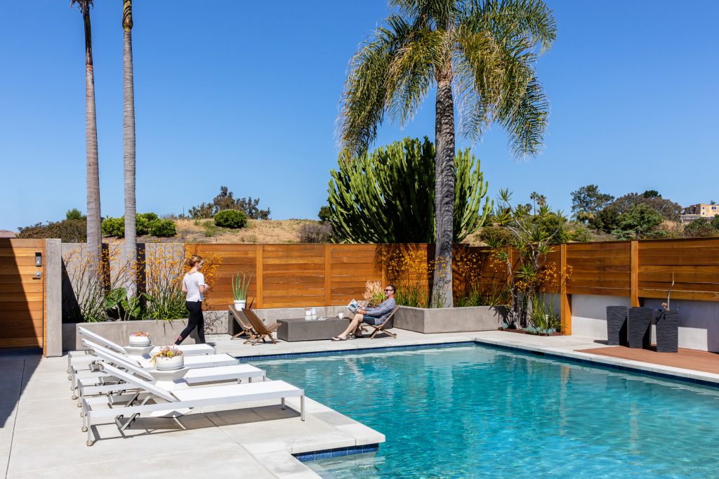 Trendy pool photo in San Diego