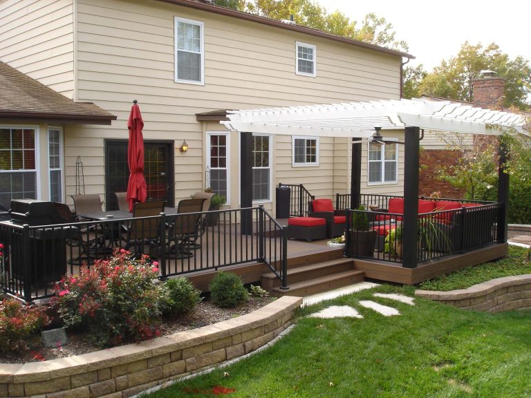 Trex deck with custom pergola and railing.