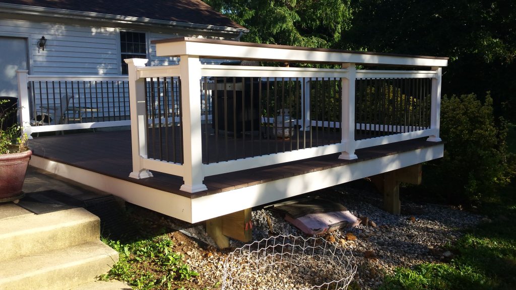 Vinyl rail/ Aluminum balusters/ 3 board bar top