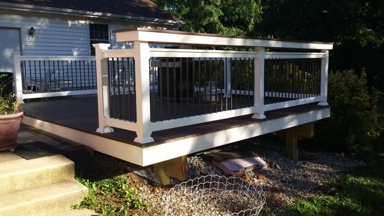 Vinyl rail/ Aluminum balusters/ 3 board bar top