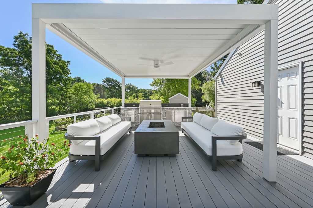 We've built this outdoor space that includes: Renson aluminum motorized pergola top, outdoor kitchen, composite decking Azek, cable railing Feeney and Under Deck ZipUp ceiling with lighting effect