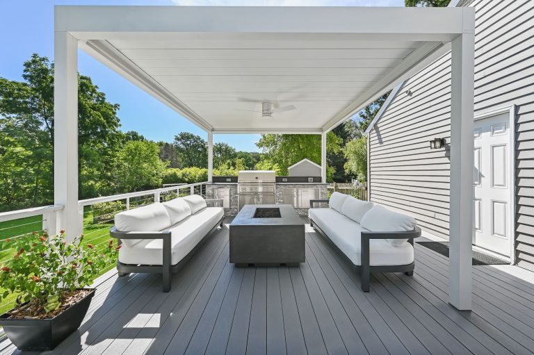 We've built this outdoor space that includes: Renson aluminum motorized pergola top, outdoor kitchen, composite decking Azek, cable railing Feeney and Under Deck ZipUp ceiling with lighting effect
