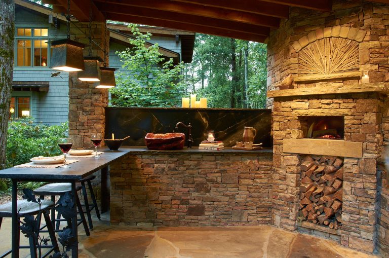 Why live in the mountains if you can't dine outdoors and why not cook in a wood burning oven and make the best breads and pizza. It just tastes better alfresco.