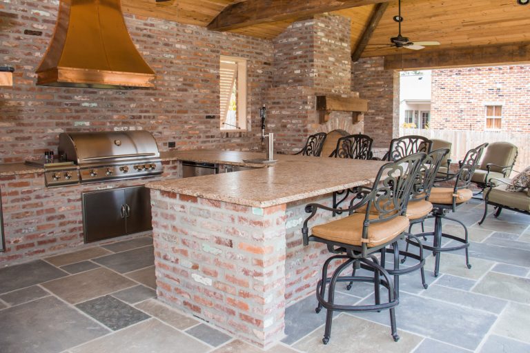 Wonderful full outdoor kitchen with matching bar stools and patio set.