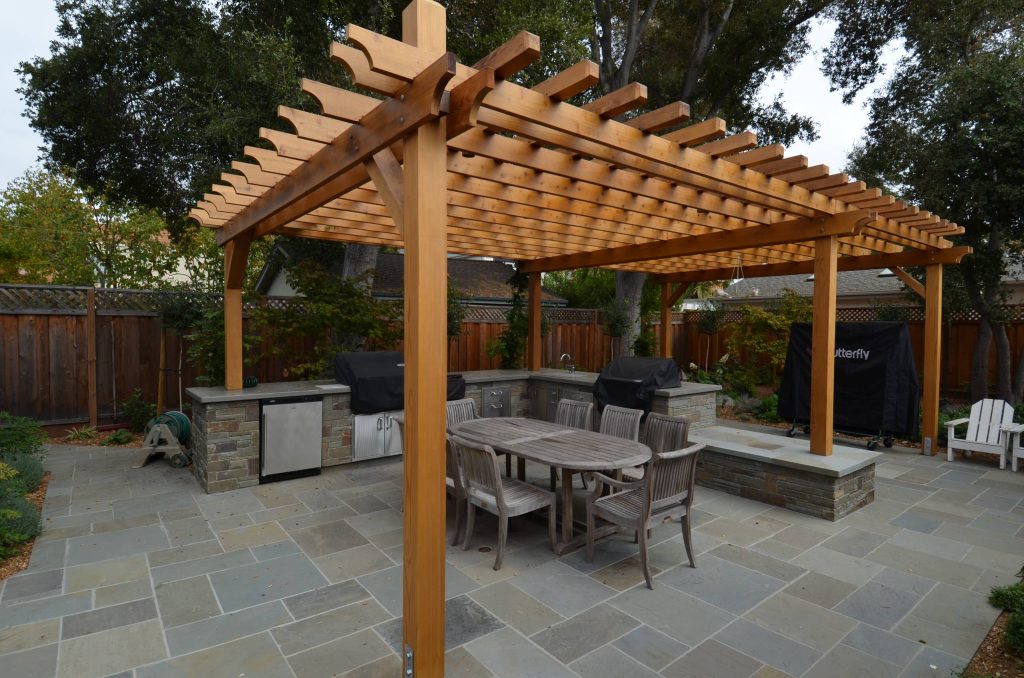 arbor over outdoor kitchen in Palo Alto
