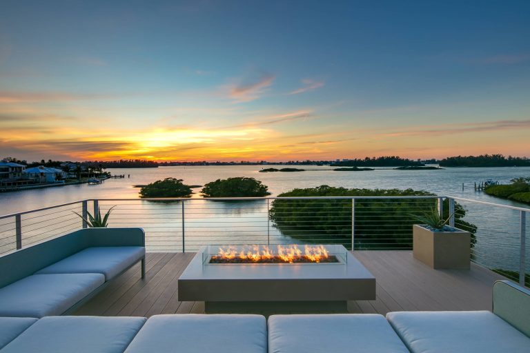 Inspiration for a mid-sized contemporary rooftop rooftop deck remodel in Tampa with a fire pit and no cover