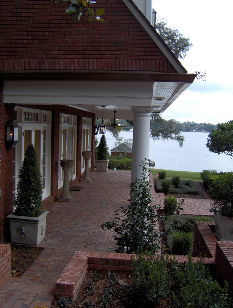 guest house to match existing architecture of main house