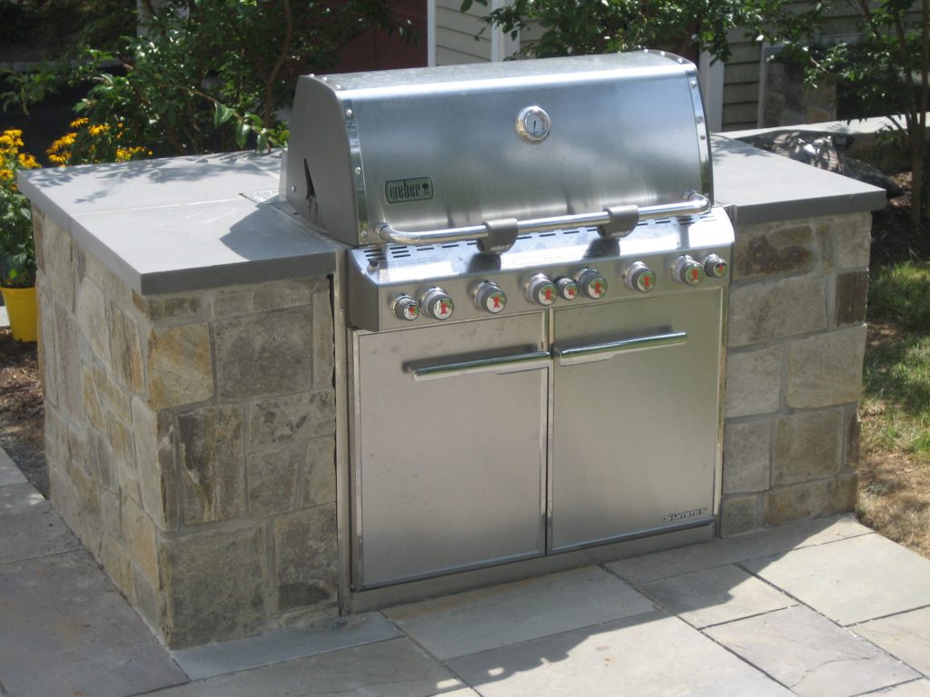outdoor built in BBQ Flagstone