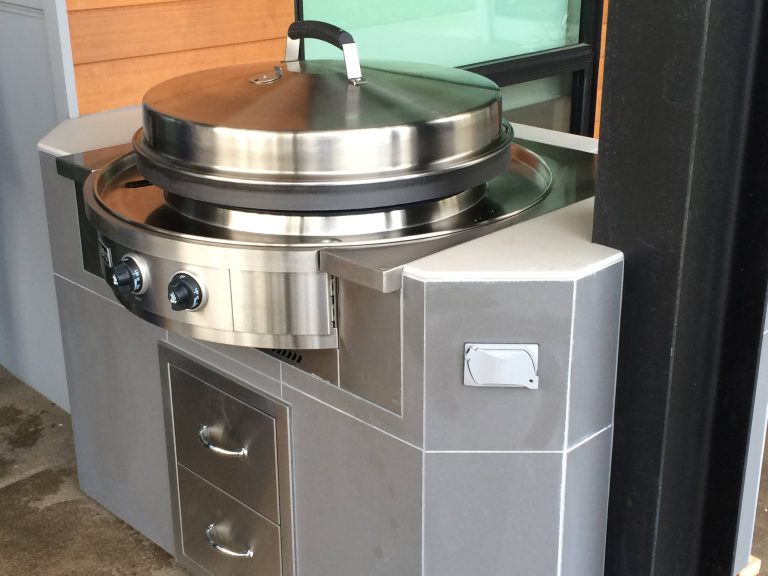 outdoor kitchen EVO grilling