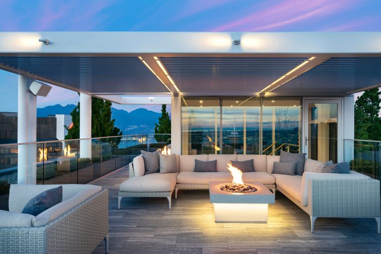 Trendy deck photo in Los Angeles with a fire pit and a roof extension