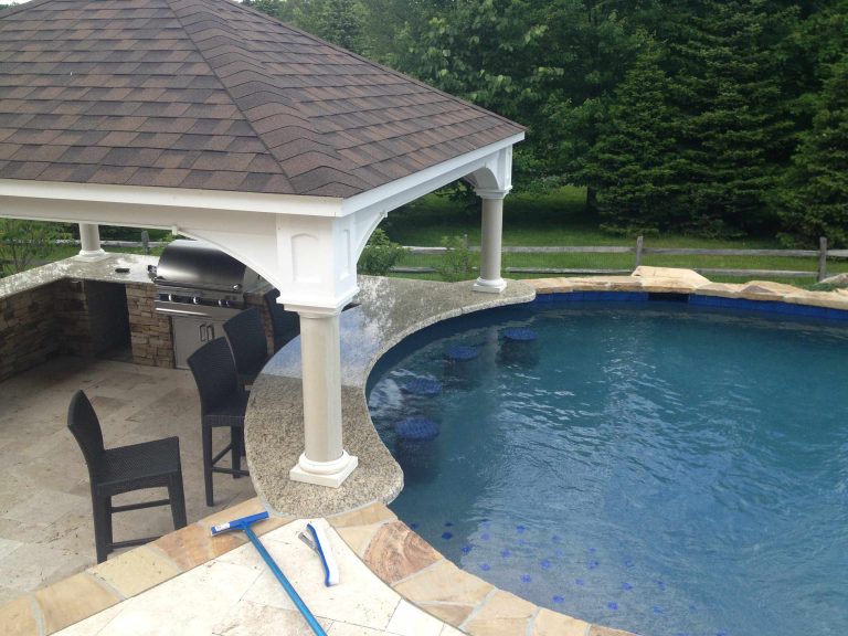 pool with swim up bar