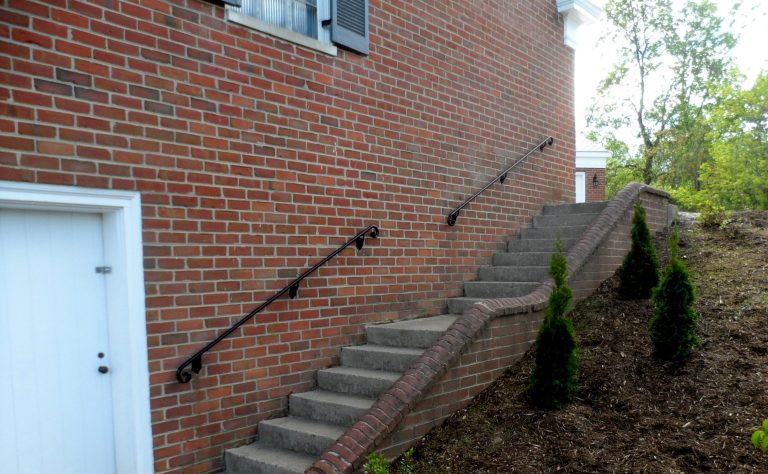 wall rails with simple scroll terminal